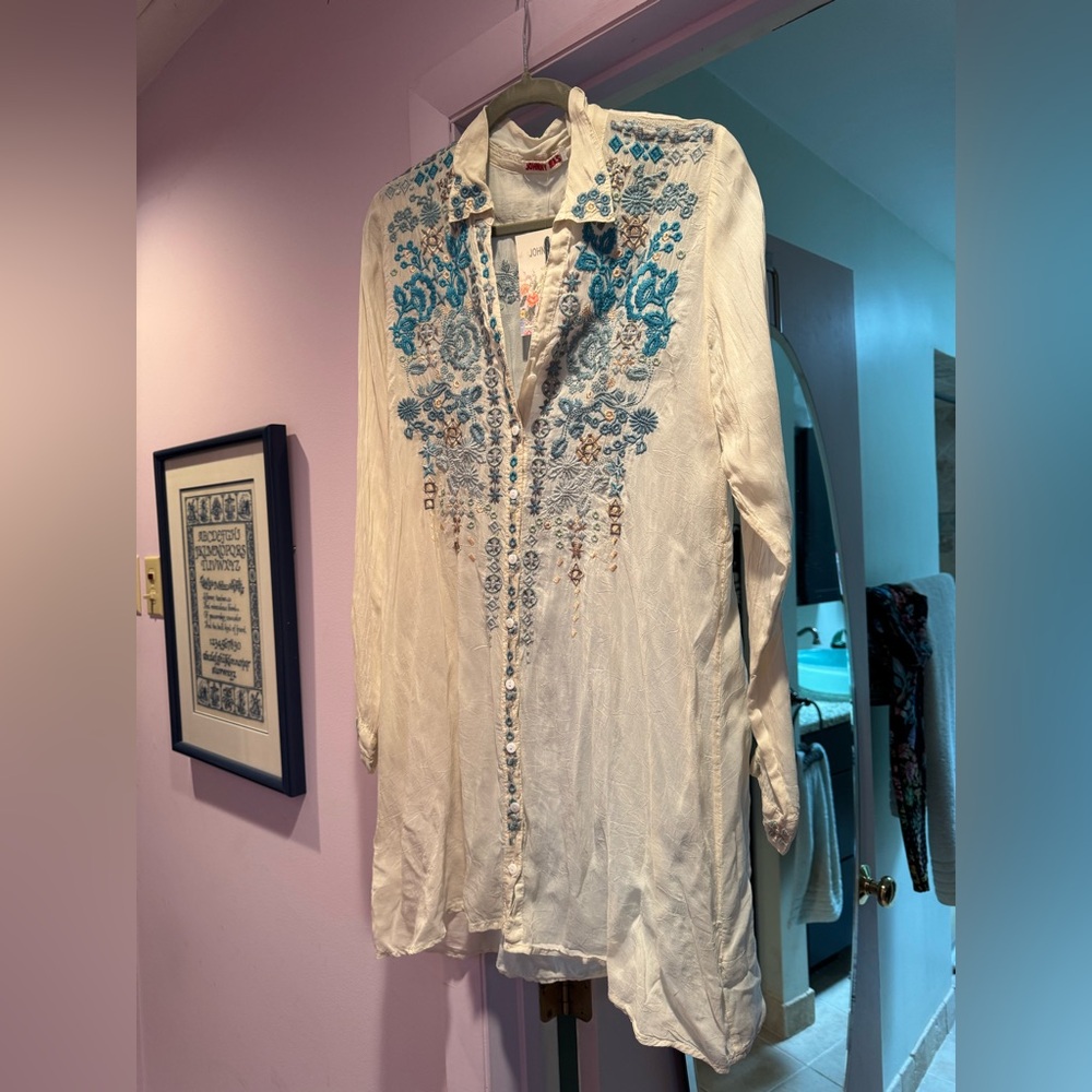 NWT!! Johnny Was Size M Cream and Blue Embroidered Tunic